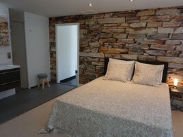 Bungalow | 4 bedrooms, individually furnished