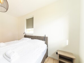 3 bedrooms, bed sheets