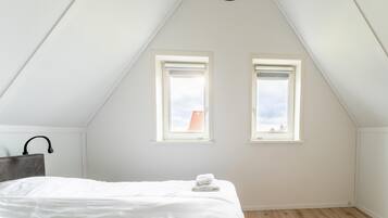 3 bedrooms, bed sheets