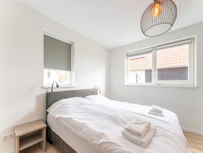 3 bedrooms, bed sheets