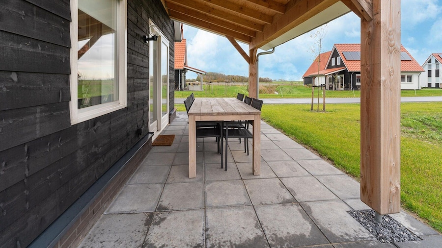 Cozy Retreat With Parking