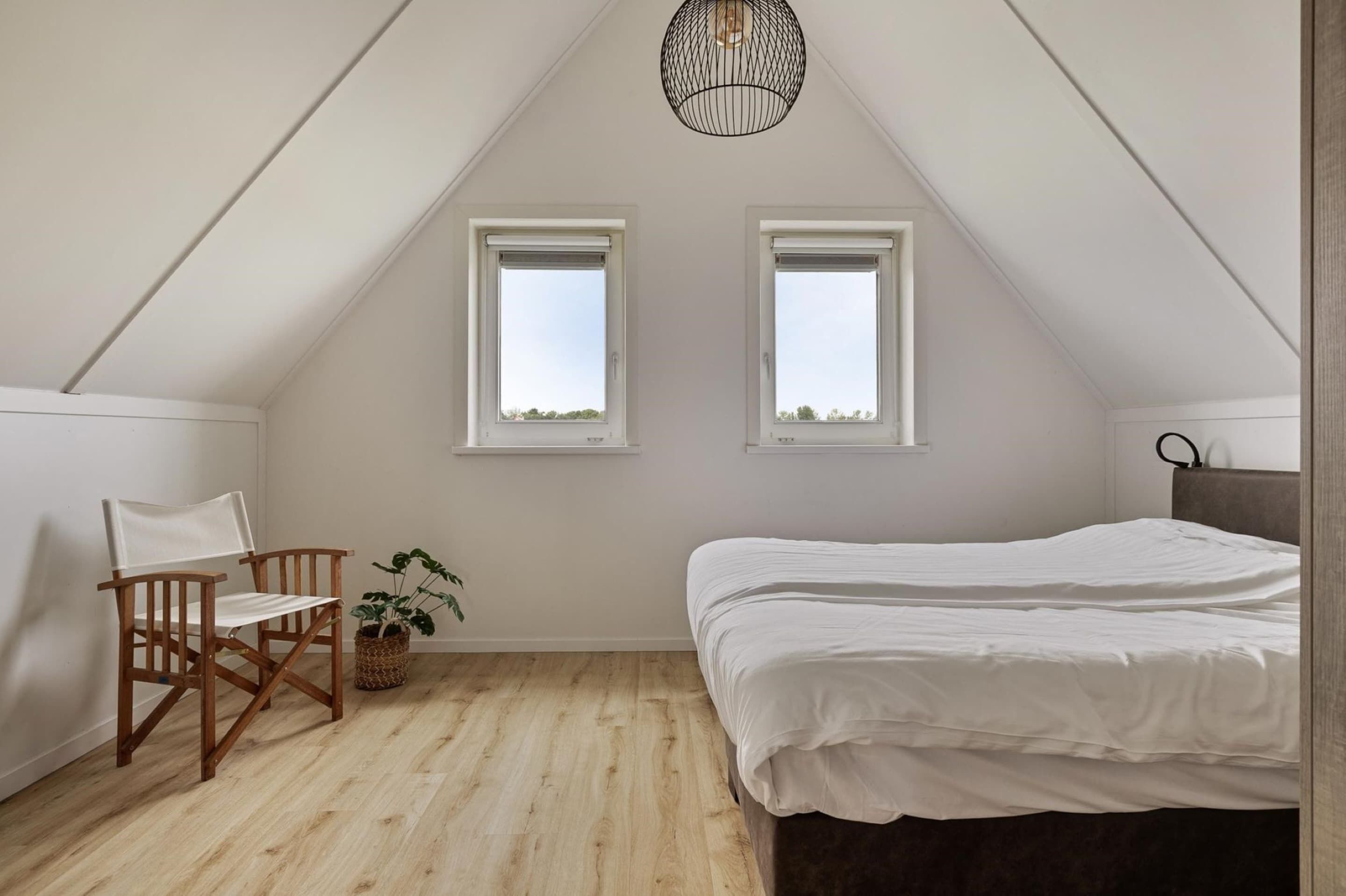 منزل | 4 عدّة غرف نوم وطراز فريد لكل وحدة وملاءات أسرّة