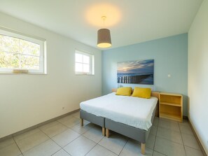 House | 2 bedrooms, individually furnished, bed sheets - Eco-friendly Apartment With a Garden (Sint Kruis)