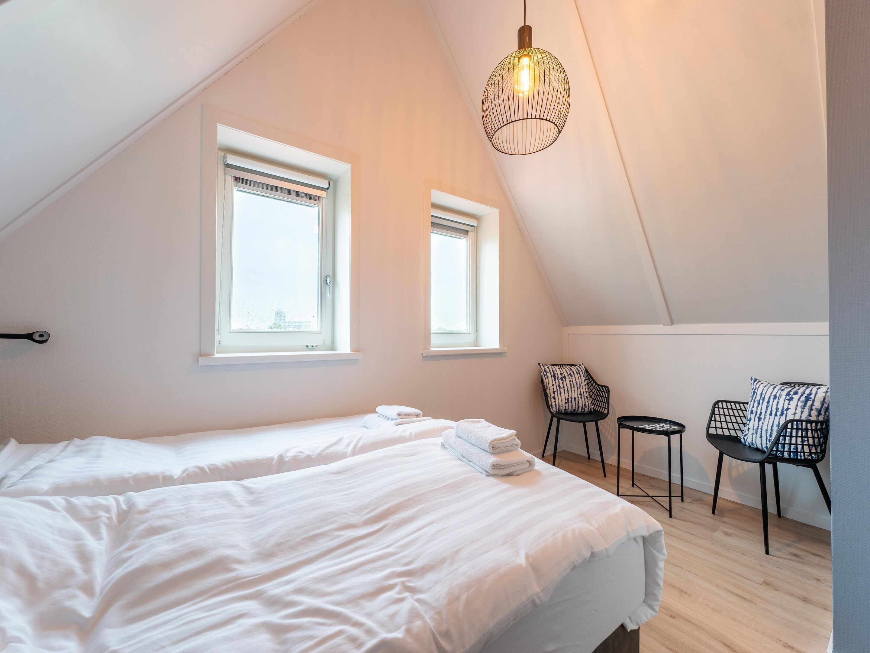 House | 3 bedrooms, individually furnished, bed sheets