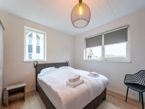 Nhà | 3 phòng ngủ, trang bị nội thất với thiết kế riêng biệt, bộ trải giường 