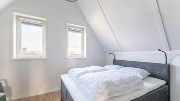 House | 3 bedrooms, individually furnished, bed sheets