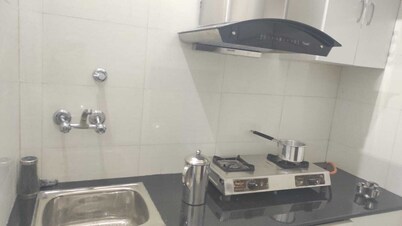 1BHK Homely Apartment – 5 min to Metro , Kitchen & Free Wi-Fi