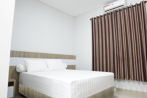 Deluxe Room, 1 Queen Bed, Non Smoking, Terrace - Djuragan Kamar Griya Permata - Hostel (Ngaglik)