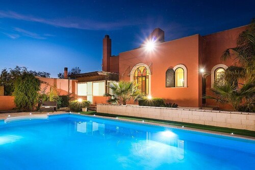 Villa Dana: An elegant and welcoming villa situated in a quiet location, a few minutes from the town center, with Free WI-FI.