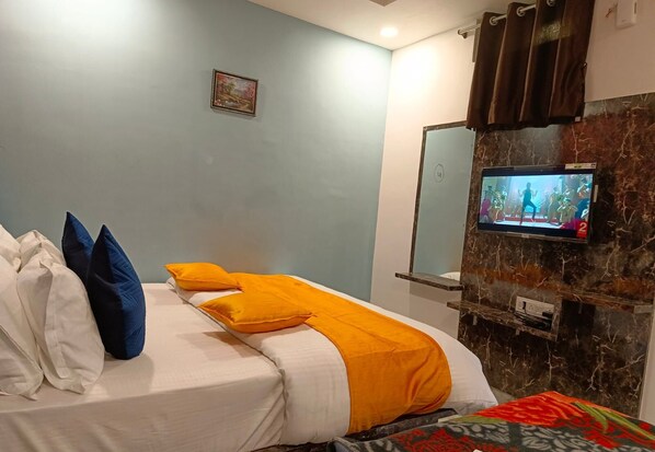 Free WiFi, bed sheets