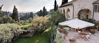 Villa Barocca: A splendid seventeenth-century three-story historical villa, with Free WI-FI.