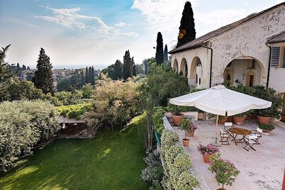 Villa Barocca: A splendid seventeenth-century three-story historical villa, with Free WI-FI.