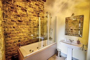 Douche, serviettes fournies