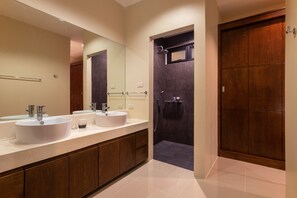 Family Villa | Bathroom
