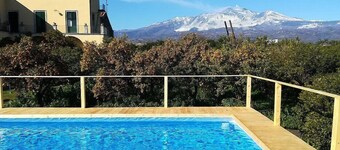 Villa Dianto: A welcoming two-story apartment that is part of an ancient country house surrounded by a citrus garden, with Free WI-FI.