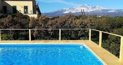 Villa Dianto: A welcoming two-story apartment that is part of an ancient country house surrounded by a citrus garden, with Free WI-FI.