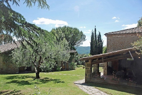Villa Al Borgo: A welcoming two-story villa located in a characteristic village, with Free WI-FI.