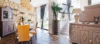 Villa Ametista: A characteristic and welcoming three-story villa in a quiet position, surrounded by the Sicilian countryside, with Free WI-FI.