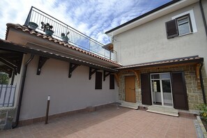 Exterior - Casa Nilla: A cheerful two-story townhouse situated in a quiet location, a few minutes from the town center, with Free WI-FI. (Agropoli)