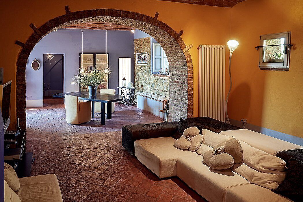 Télévision, cheminée, lecteur de DVD