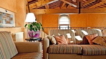 TV, caminetto, lettore DVD