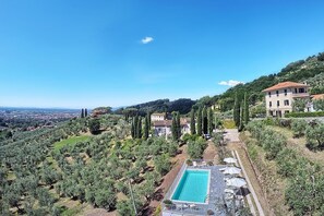 Exterior - Villa Biancavite: An elegant two-story villa situated in a quiet location, a few minutes from the town center, with Free WI-FI. (Montecatini Terme)