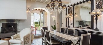 Villa Gingillo: A splendid three-story villa surrounded by the greenery, with Free WI-FI.