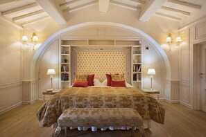 6 bedrooms, desk, iron/ironing board, free WiFi - Villa Gingillo: A splendid three-story villa surrounded by the greenery, with Free WI-FI. (Barberino Tavarnelle)