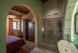 5 camere, Wi-Fi gratuito, lenzuola