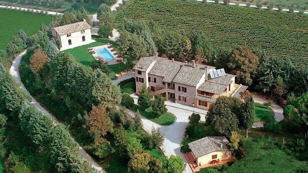 A large estate with a main house, a smaller building, and a vineyard. - Villa Campanella: A characteristic and welcoming two-story age-old farm house surrounded by the greenery, with Free WI-FI. (Perugia)