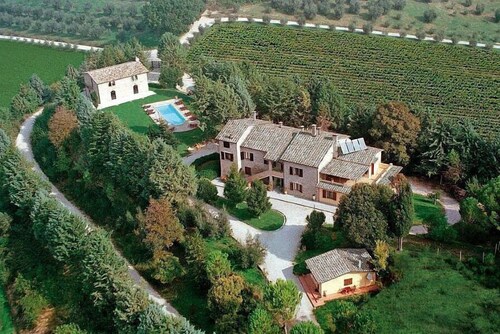Villa Campanella: A characteristic and welcoming two-story age-old farm house surrounded by the greenery, with Free WI-FI.