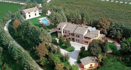 Villa Campanella: A characteristic and welcoming two-story age-old farm house surrounded by the greenery, with Free WI-FI.