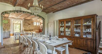 Villa Pernice: An elegant and welcoming two-story villa surrounded by the greenery, with Free WI-FI.