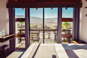 Panoramic Room | Premium bedding, down comforters, iron/ironing board, free WiFi