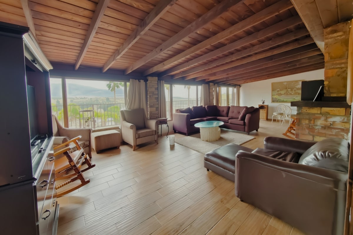 Cabaña panorámica | Ropa de cama de alta calidad, edredón y tabla de planchar con plancha