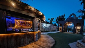 A bar area with a stone wall and a sign that reads "SELAN."
