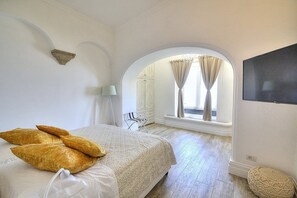 2 Schlafzimmer, Schreibtisch, Bügeleisen/Bügelbrett, kostenloses WLAN