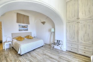 2 Schlafzimmer, Schreibtisch, Bügeleisen/Bügelbrett, kostenloses WLAN