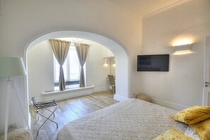 2 Schlafzimmer, Schreibtisch, Bügeleisen/Bügelbrett, kostenloses WLAN