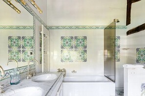 Shower, towels