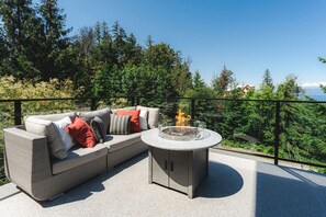 Unclassified image, 2 of 33, button - Executive Studio with Ocean & Mountain Views (Nanaimo)