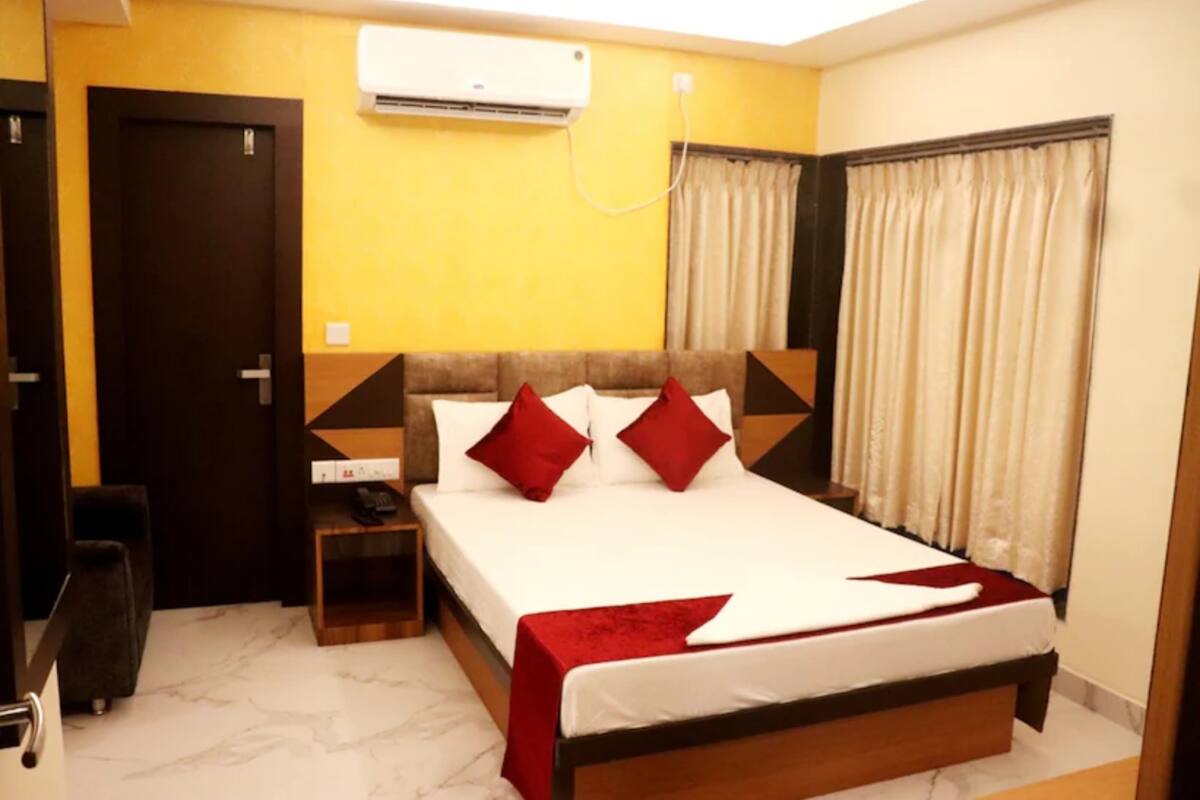 Deluxe Double Room, City View | Egyptian cotton sheets, premium bedding, down comforters