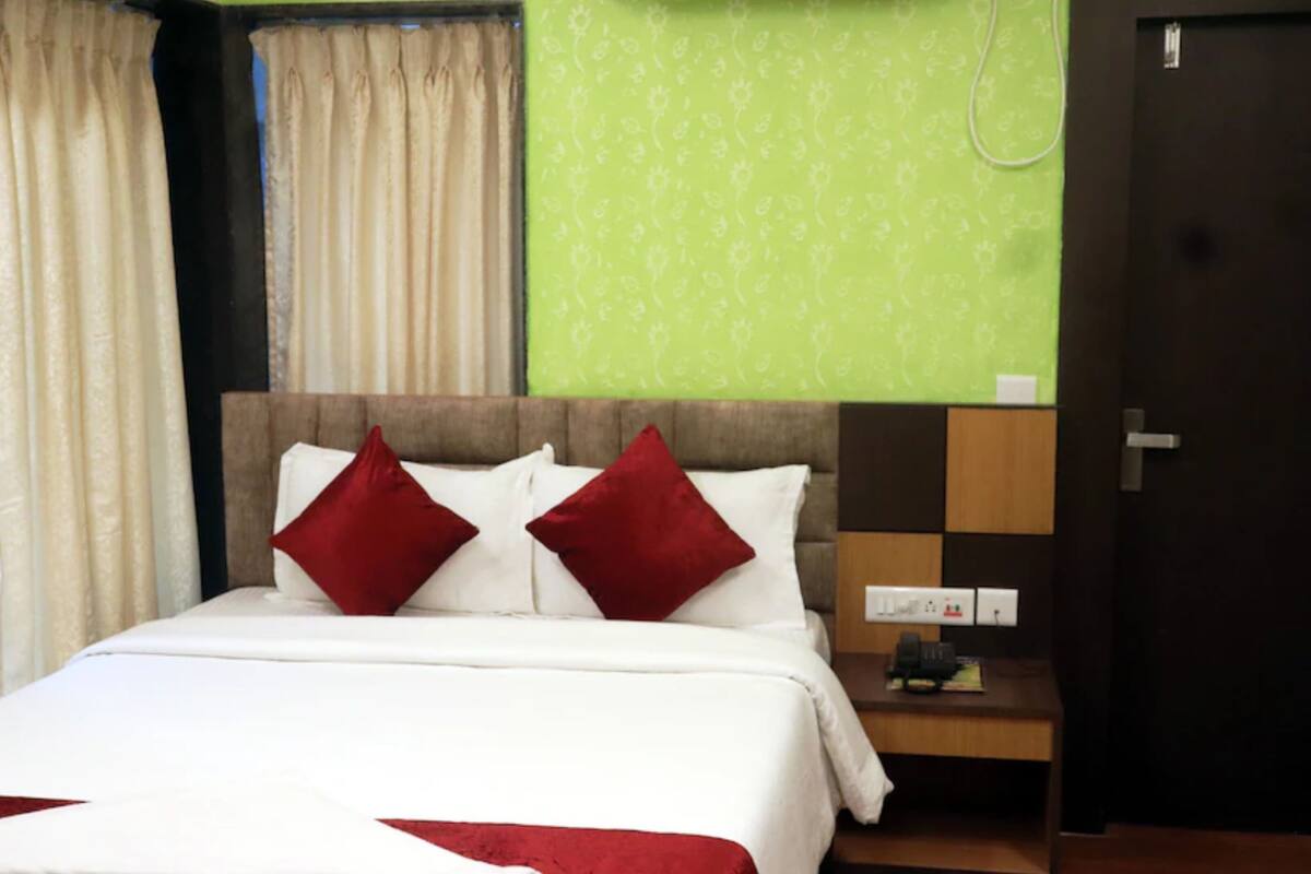 Deluxe Studio Suite, City View | Egyptian cotton sheets, premium bedding, down comforters