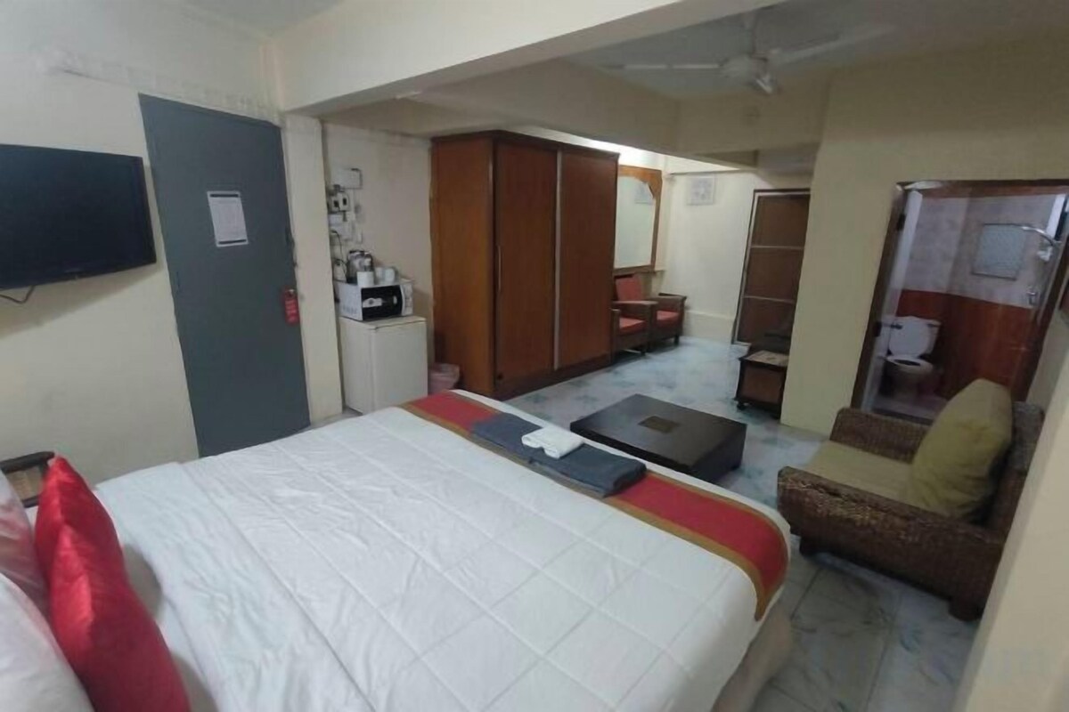 In-room safe, WiFi (free)