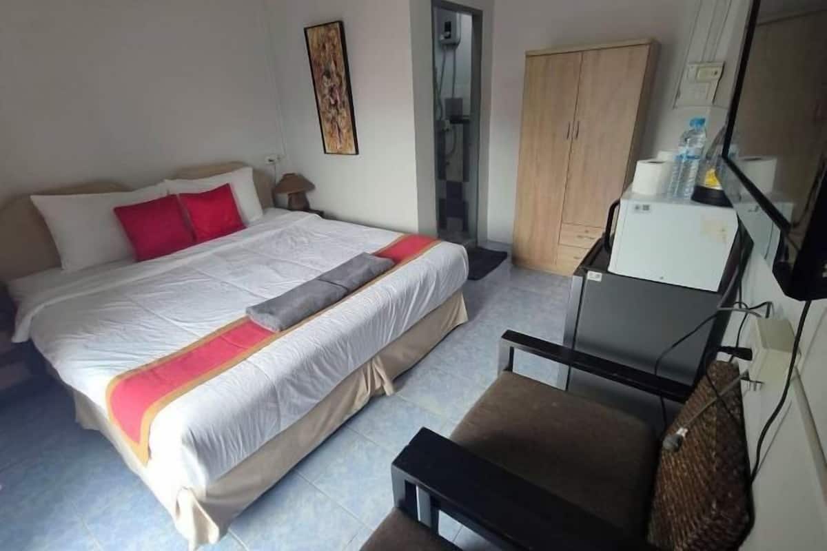In-room safe, free WiFi