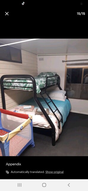 3 bedrooms, travel cot, bed sheets