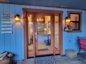 Exterior detail - Four Seasons Getaway-Private Spa-Walk to Village and Pineknot Trailhead-King Bed (Big Bear Lake)