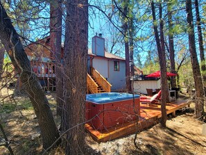 Exterior - Four Seasons Getaway-Private Spa-Walk to Village and Pineknot Trailhead-King Bed (Big Bear Lake)