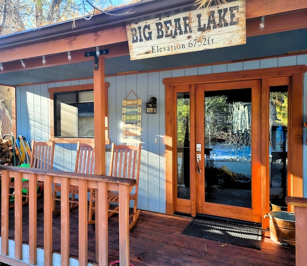 Exterior detail - Four Seasons Getaway-Private Spa-Walk to Village and Pineknot Trailhead-King Bed (Big Bear Lake)