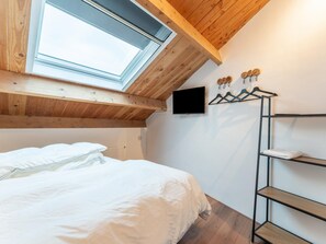 House | 3 bedrooms, individually furnished, bed sheets